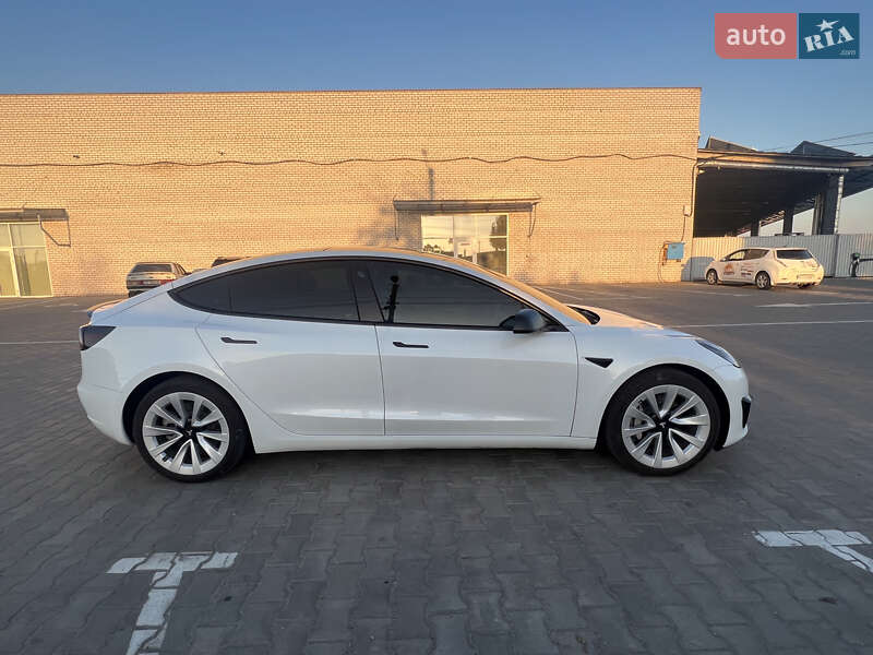 Седан Tesla Model 3 2022 в Днепре