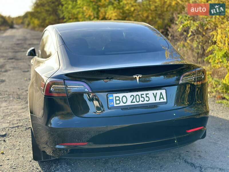 Седан Tesla Model 3 2022 в Тернополе