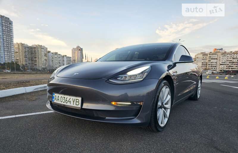 Седан Tesla Model 3 2020 в Києві