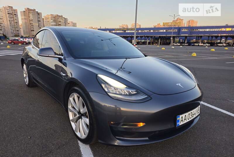 Седан Tesla Model 3 2020 в Києві