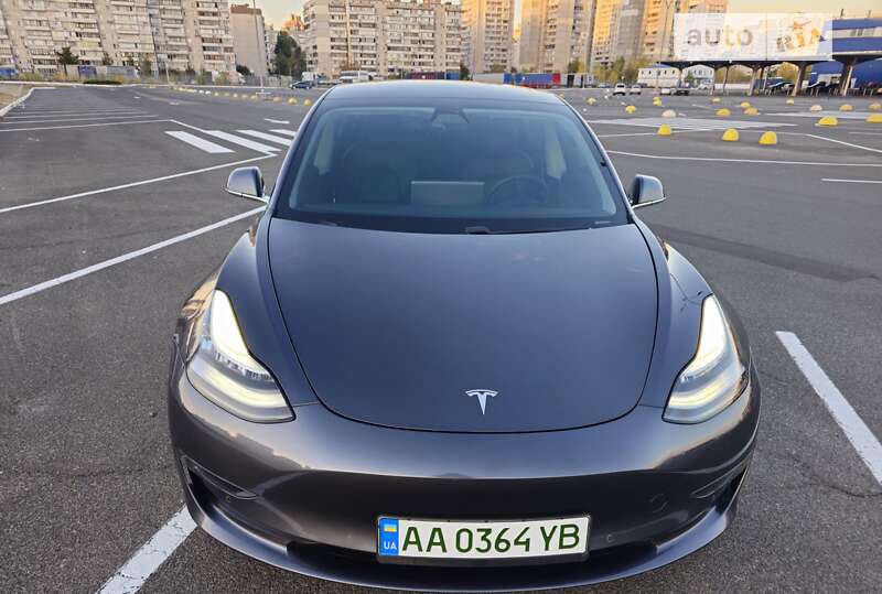 Седан Tesla Model 3 2020 в Києві