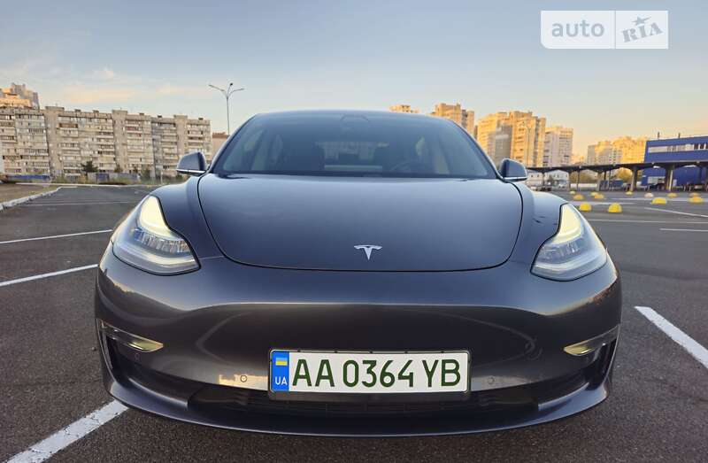Седан Tesla Model 3 2020 в Києві
