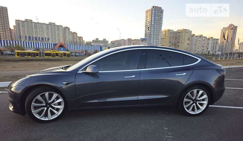 Седан Tesla Model 3 2020 в Києві