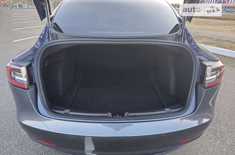 Седан Tesla Model 3 2020 в Києві
