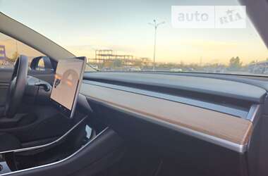 Седан Tesla Model 3 2020 в Киеве