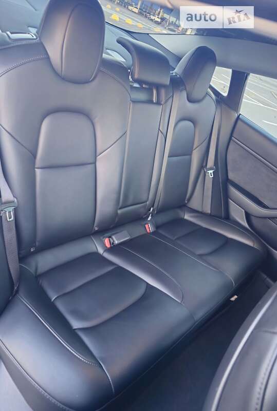 Седан Tesla Model 3 2020 в Києві