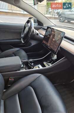 Седан Tesla Model 3 2018 в Киеве