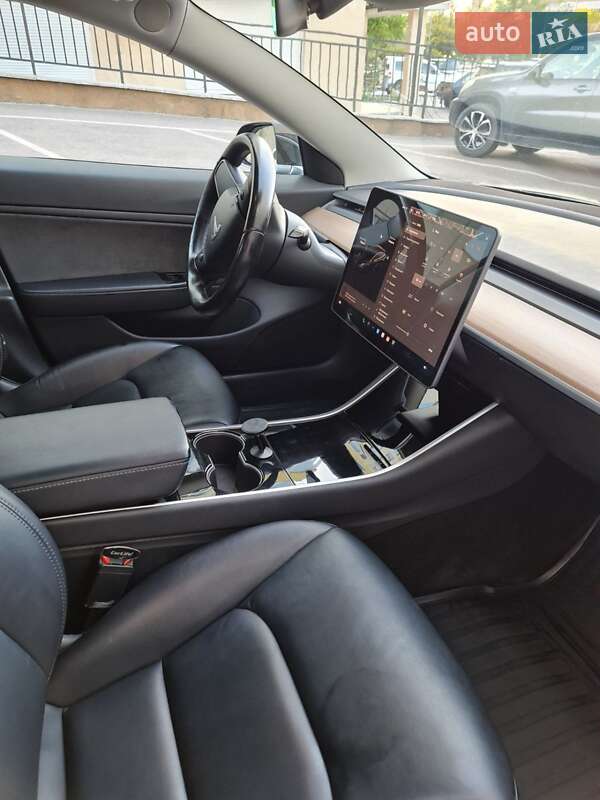 Седан Tesla Model 3 2018 в Киеве
