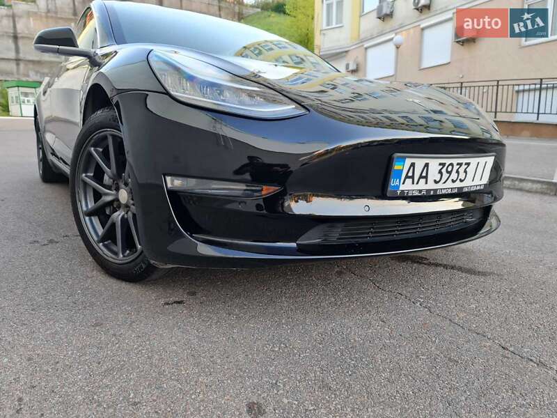 Седан Tesla Model 3 2018 в Киеве