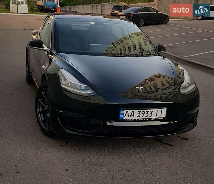 Седан Tesla Model 3 2018 в Киеве