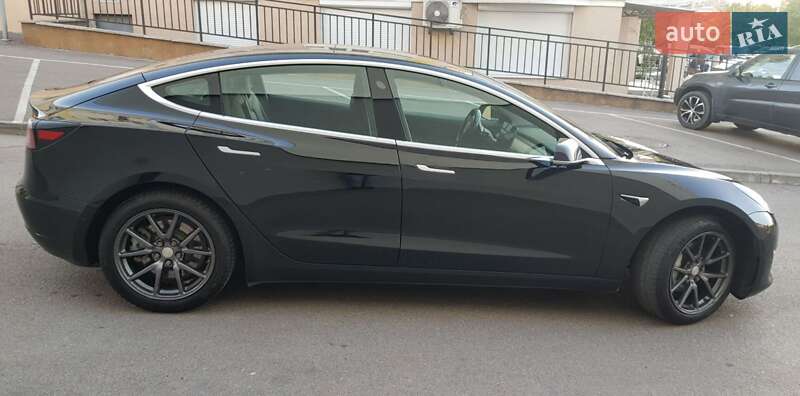 Седан Tesla Model 3 2018 в Киеве