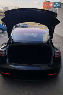 Седан Tesla Model 3 2018 в Киеве