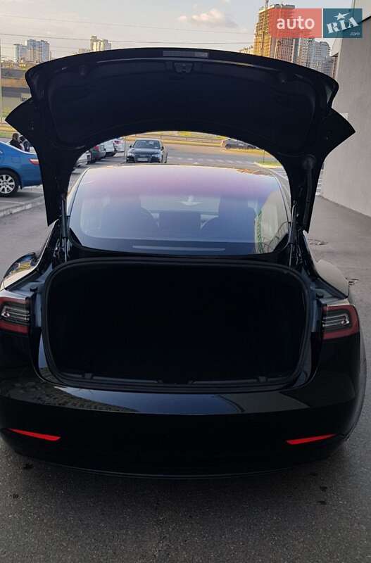 Седан Tesla Model 3 2018 в Киеве