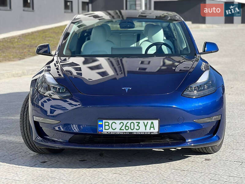 Седан Tesla Model 3 2022 в Львове