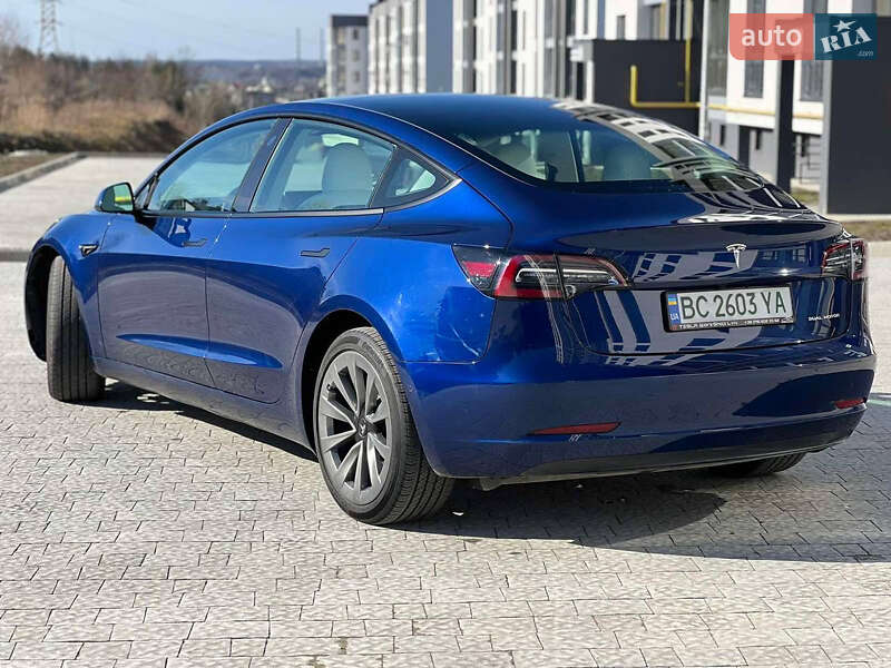 Седан Tesla Model 3 2022 в Львове