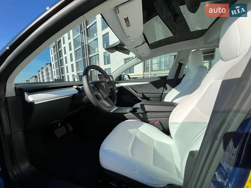 Седан Tesla Model 3 2022 в Львове