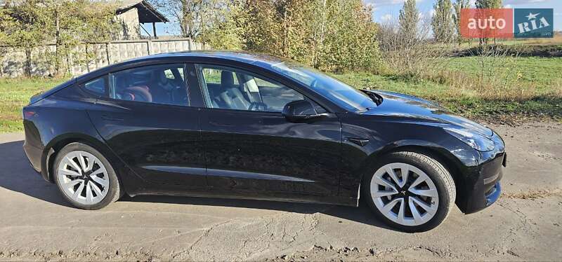 Седан Tesla Model 3 2022 в Киеве