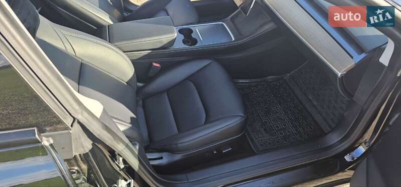 Седан Tesla Model 3 2022 в Киеве