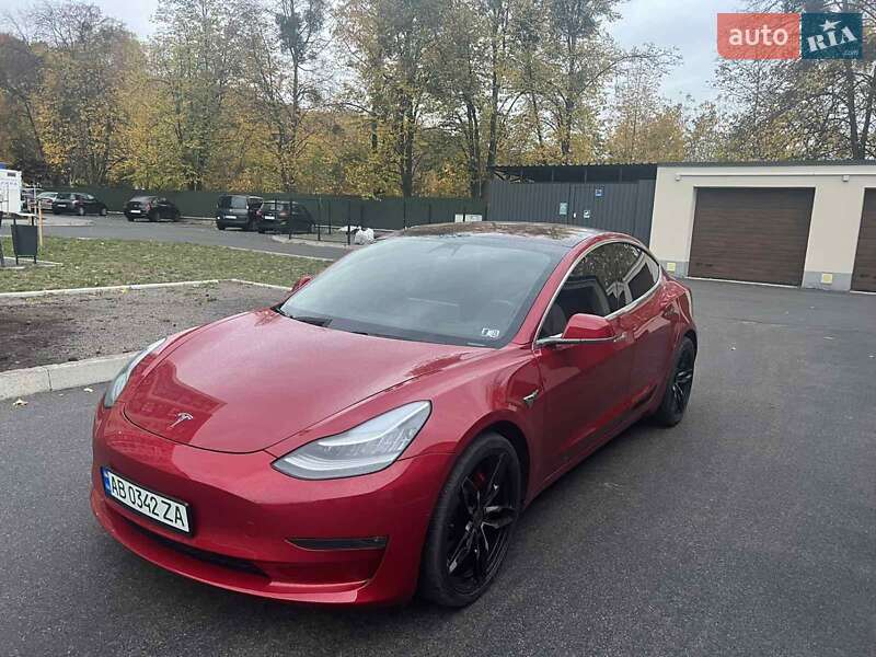 Седан Tesla Model 3 2018 в Вінниці