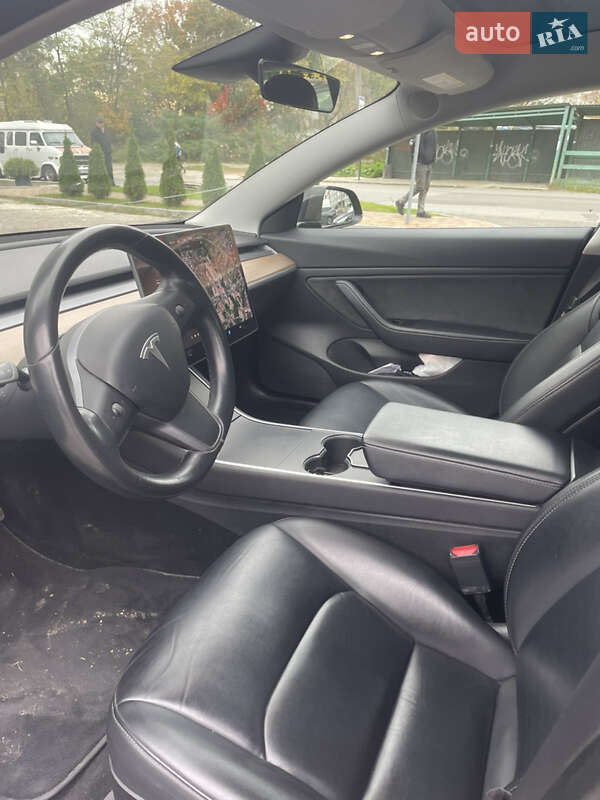 Седан Tesla Model 3 2019 в Львове