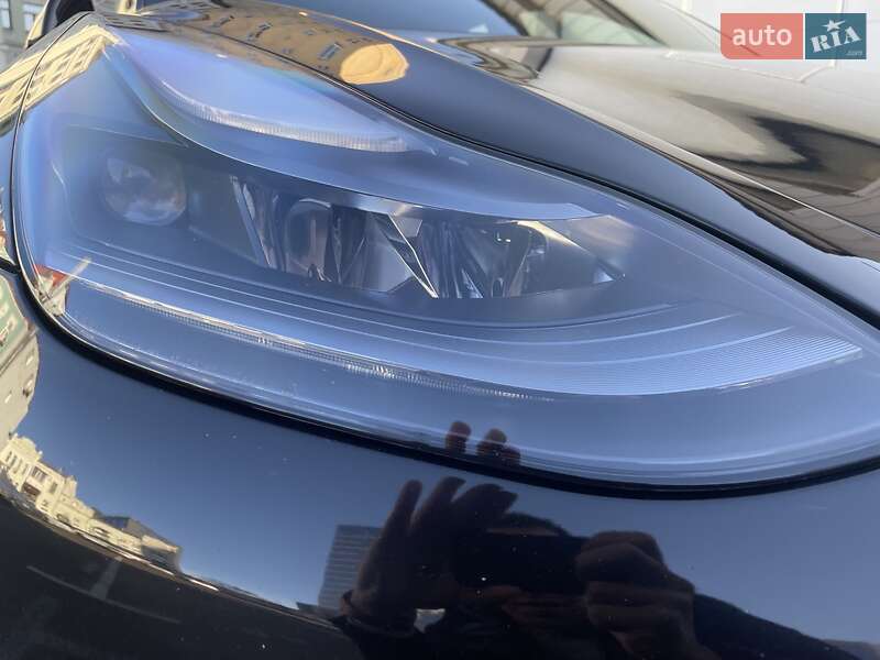 Седан Tesla Model 3 2021 в Києві