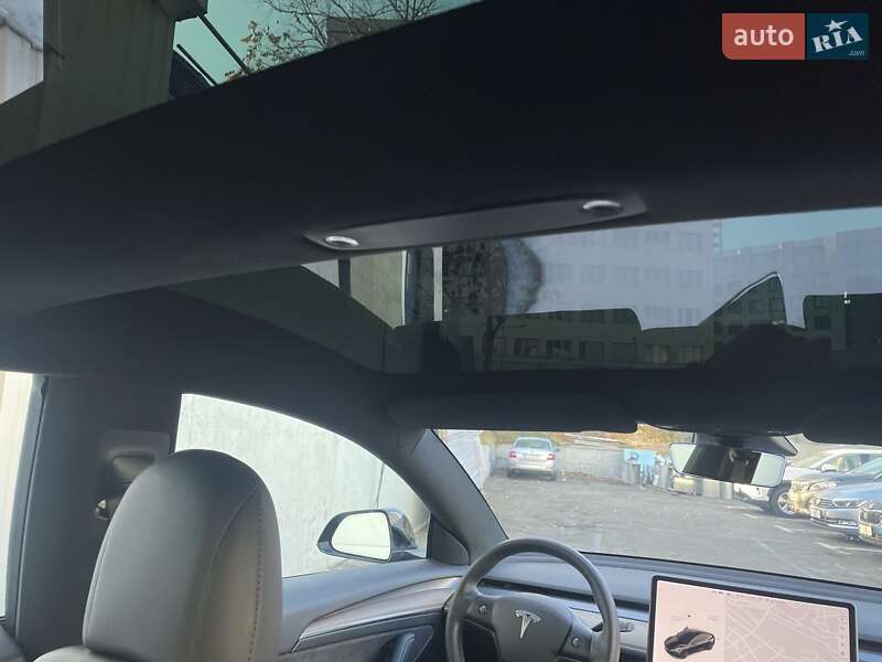 Седан Tesla Model 3 2021 в Києві