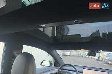 Седан Tesla Model 3 2021 в 