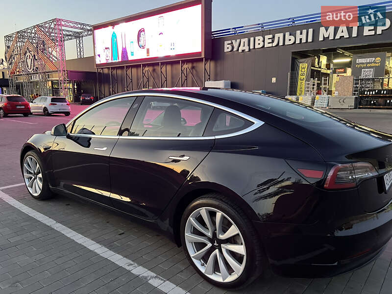 Седан Tesla Model 3 2018 в Первомайске
