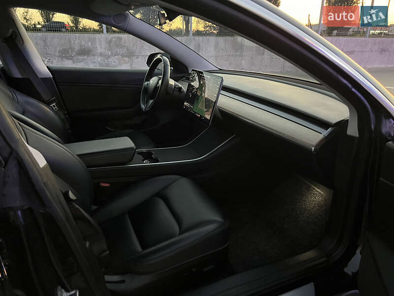 Седан Tesla Model 3 2018 в Первомайске