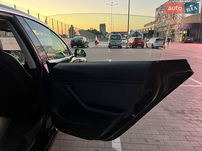 Седан Tesla Model 3 2018 в Первомайске