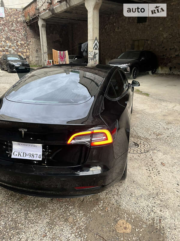 Седан Tesla Model 3 2020 в Івано-Франківську