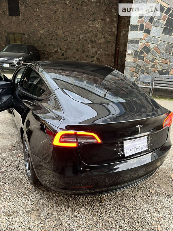 Седан Tesla Model 3 2020 в Івано-Франківську