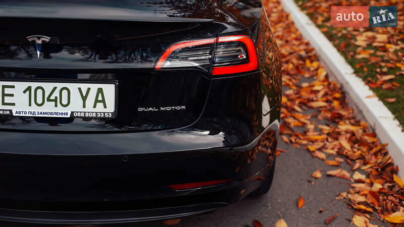Седан Tesla Model 3 2022 в Чернівцях