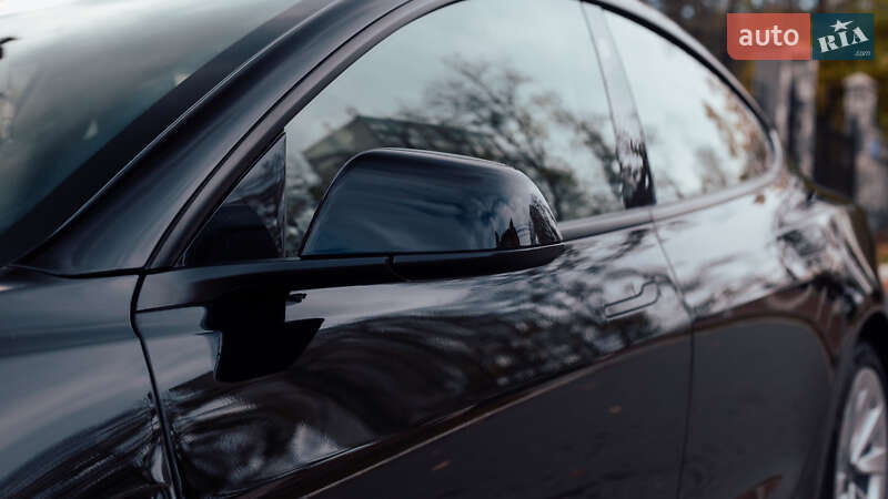 Седан Tesla Model 3 2022 в Чернівцях