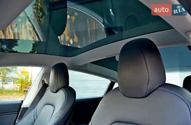Седан Tesla Model 3 2019 в Києві