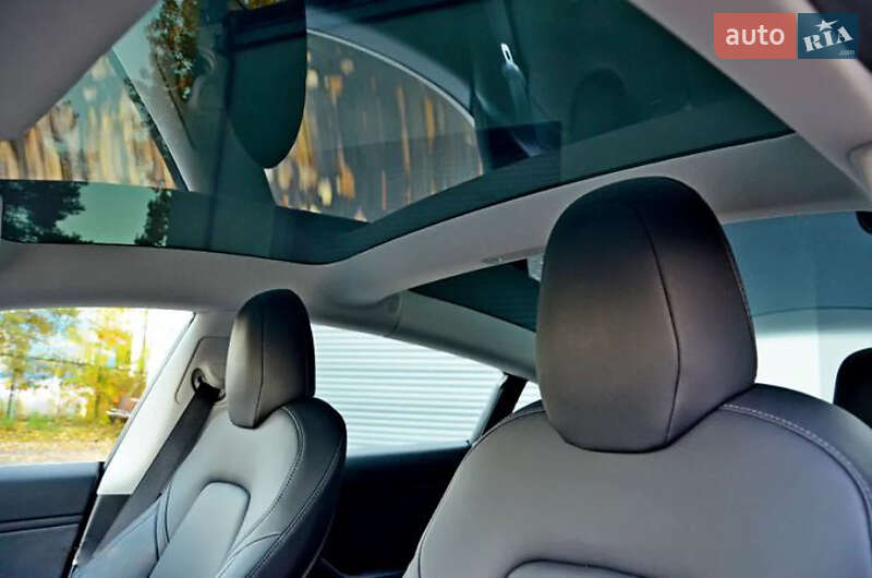 Седан Tesla Model 3 2019 в Киеве