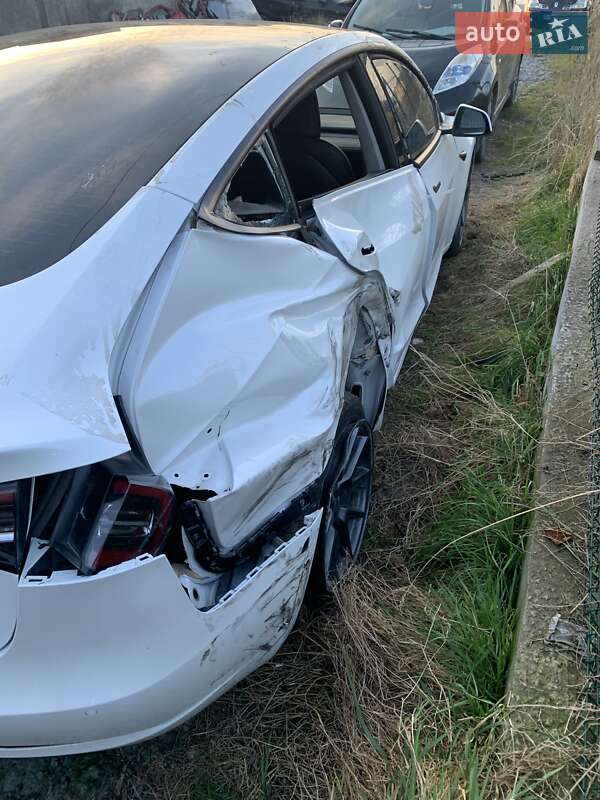 Седан Tesla Model 3 2021 в Львове