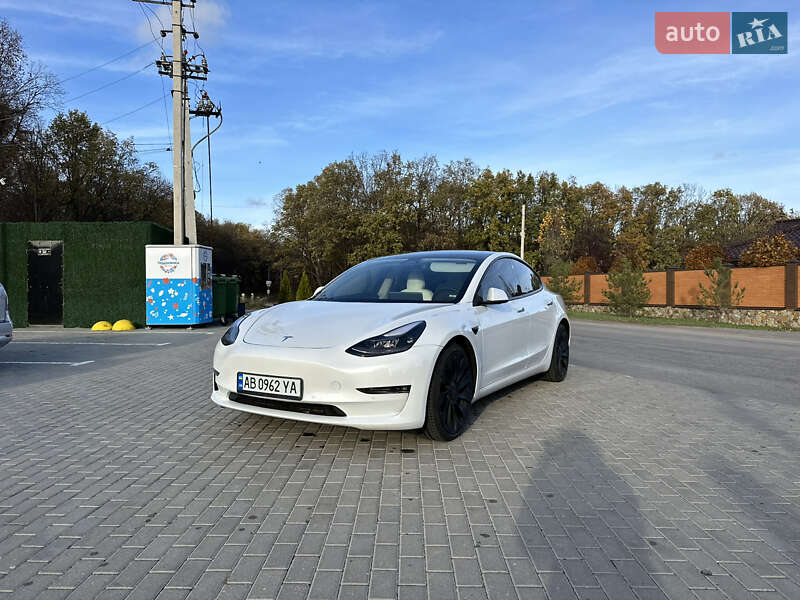 Седан Tesla Model 3 2020 в Виннице