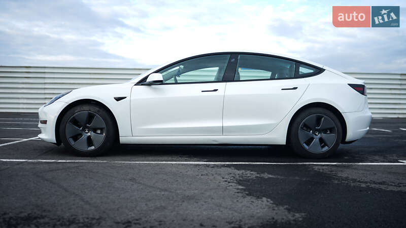 Седан Tesla Model 3 2022 в Львове