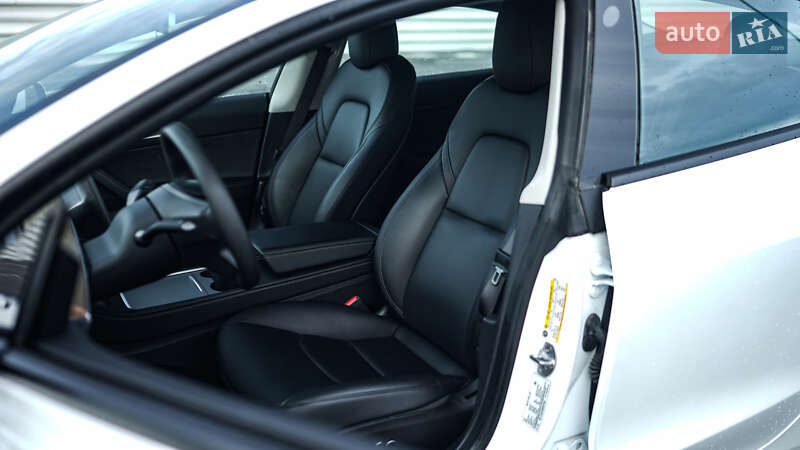 Седан Tesla Model 3 2022 в Львове