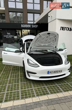 Седан Tesla Model 3 2020 в 