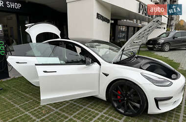 Седан Tesla Model 3 2020 в 