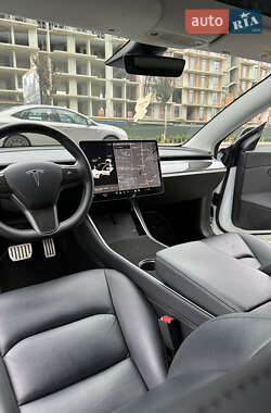 Седан Tesla Model 3 2020 в 