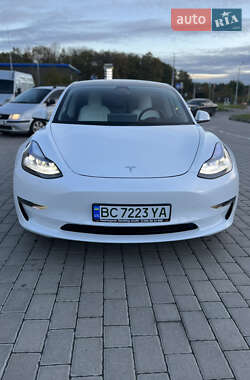 Седан Tesla Model 3 2022 в 