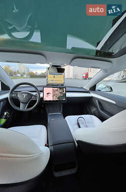 Седан Tesla Model 3 2022 в 