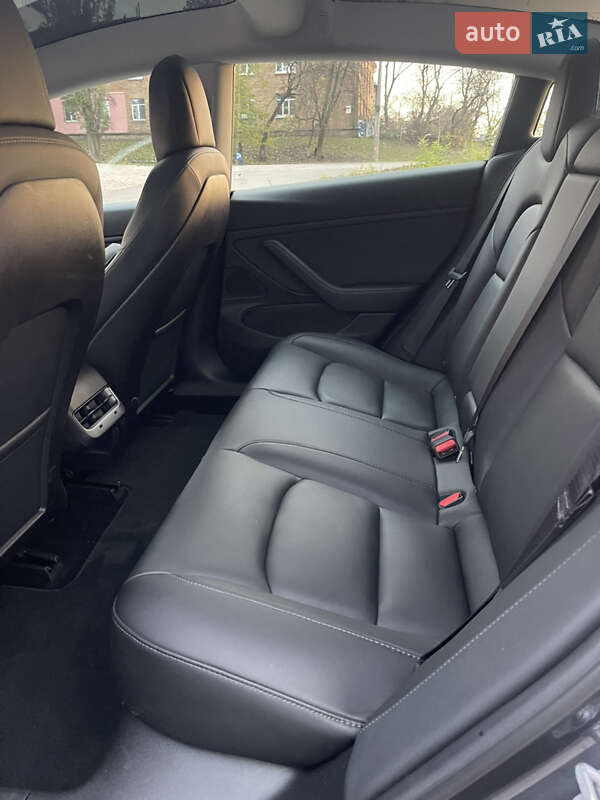 Седан Tesla Model 3 2019 в Киеве