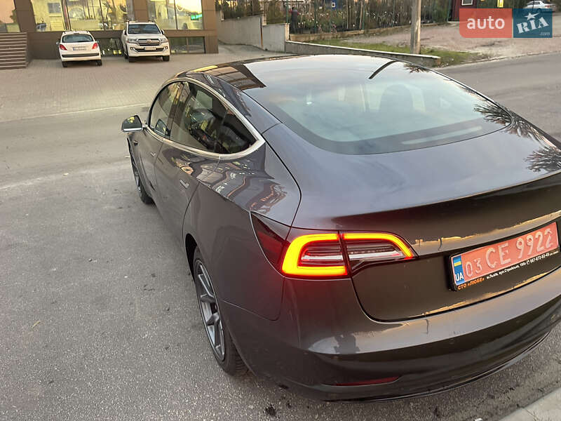 Седан Tesla Model 3 2019 в Киеве
