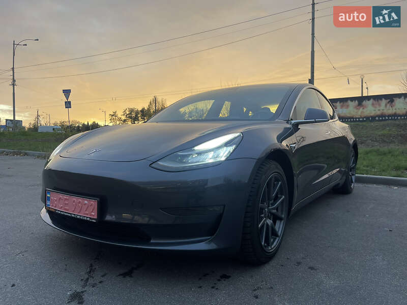Седан Tesla Model 3 2019 в Киеве