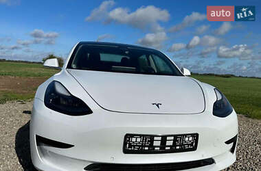 Седан Tesla Model 3 2020 в 
