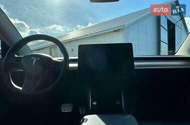 Седан Tesla Model 3 2020 в 